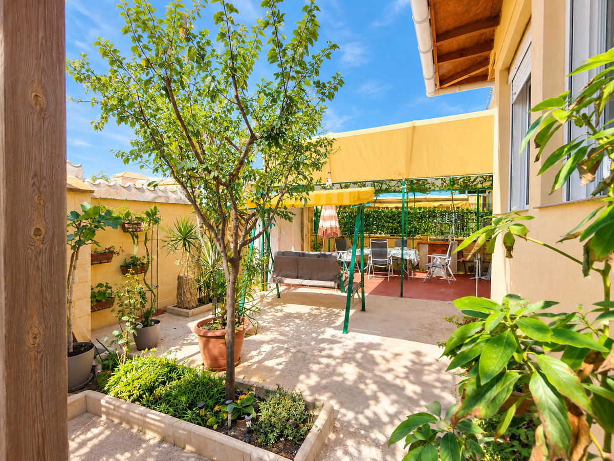 For sale - 4 Bedroom 2 Bathroom House - Townhouse in Rojales - Ciudad Quesada  - Alicante