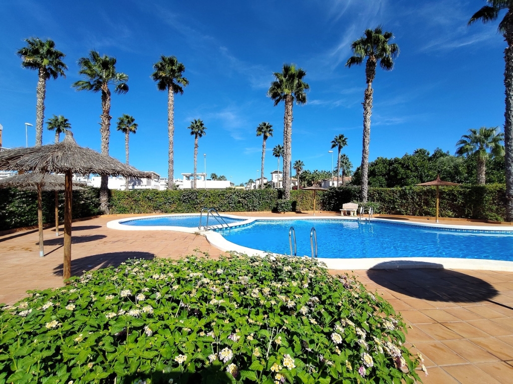 4 Bedroom 2 Bathroom House - Townhouse in Rojales