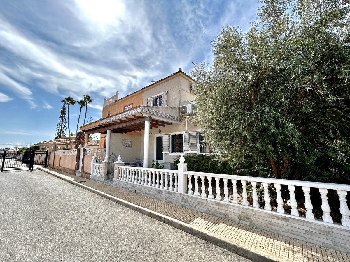 For sale - 2 Bedroom 2 Bathroom House - Townhouse in Orihuela - Playa Flamenca  - Alicante