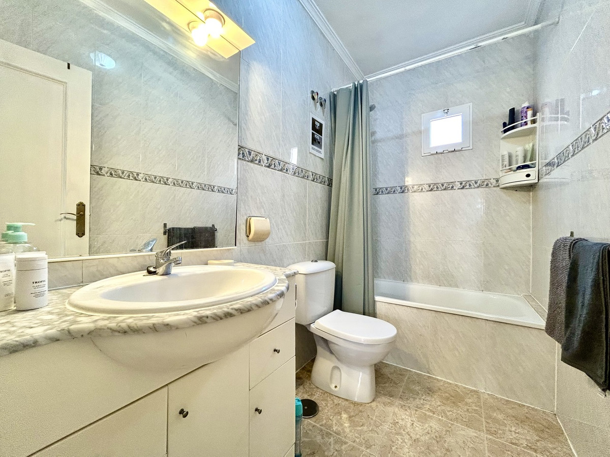 For sale - 3 Bedroom 2 Bathroom House - Townhouse in Orihuela - La Zenia  - Alicante