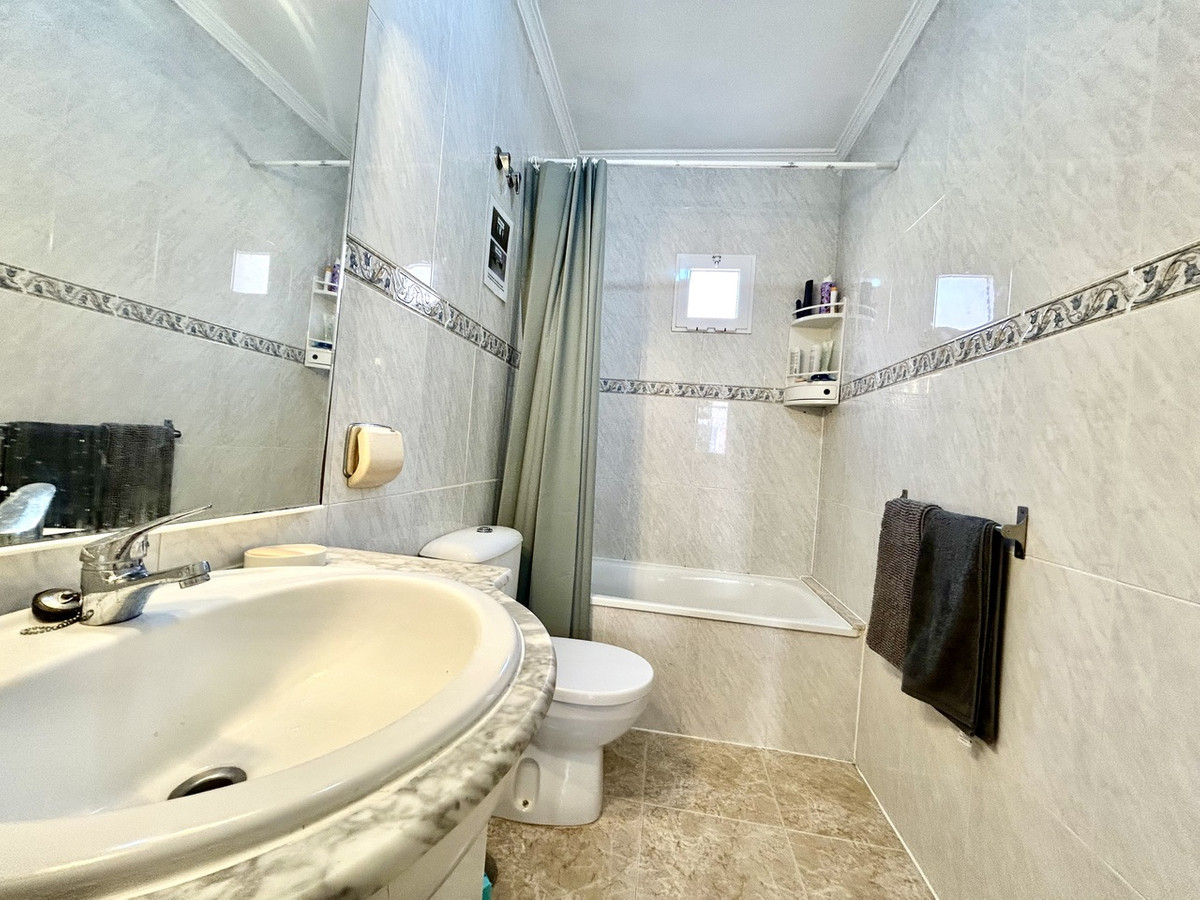 For sale - 3 Bedroom 2 Bathroom House - Townhouse in Orihuela - La Zenia  - Alicante