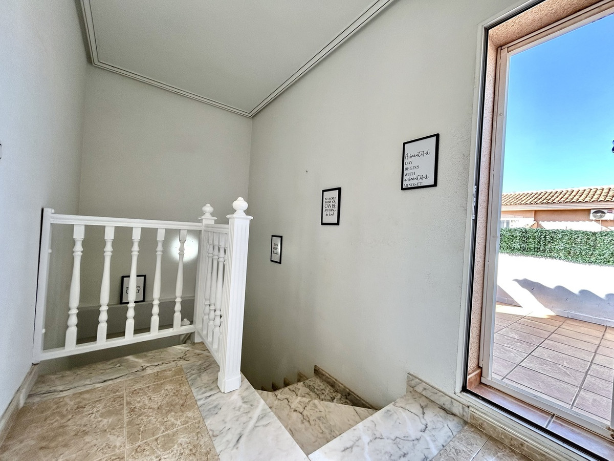 For sale - 3 Bedroom 2 Bathroom House - Townhouse in Orihuela - La Zenia  - Alicante