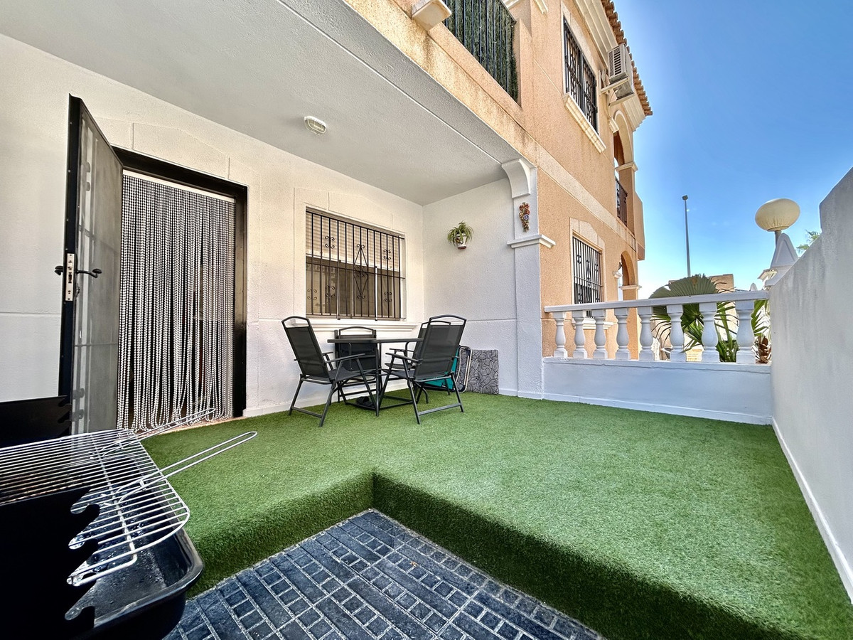 For sale - 3 Bedroom 2 Bathroom House - Townhouse in Orihuela - La Zenia  - Alicante