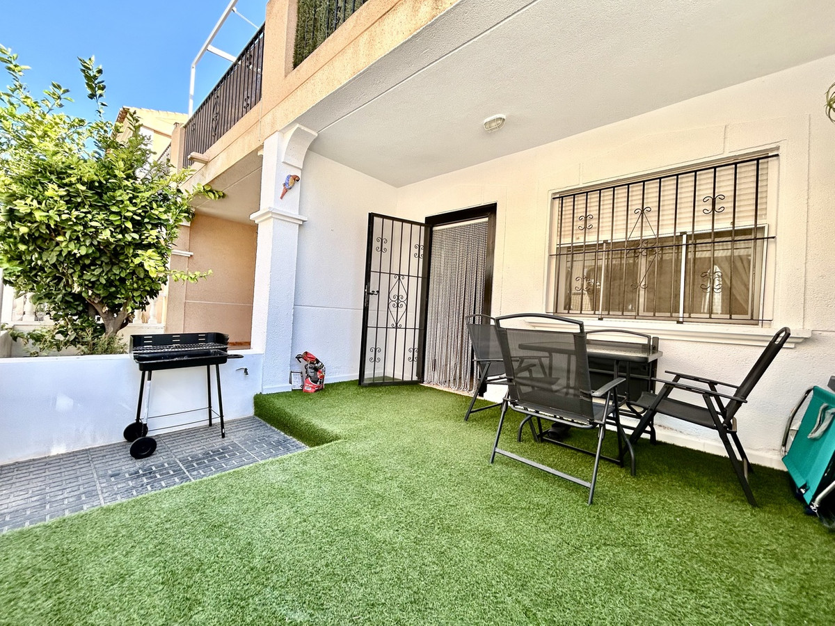 For sale - 3 Bedroom 2 Bathroom House - Townhouse in Orihuela - La Zenia  - Alicante