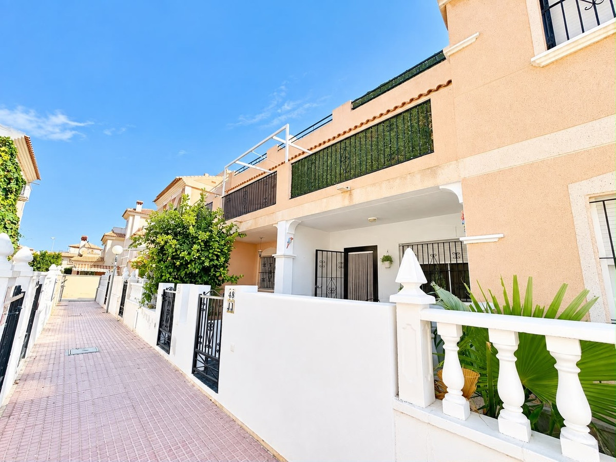 For sale - 3 Bedroom 2 Bathroom House - Townhouse in Orihuela - La Zenia  - Alicante