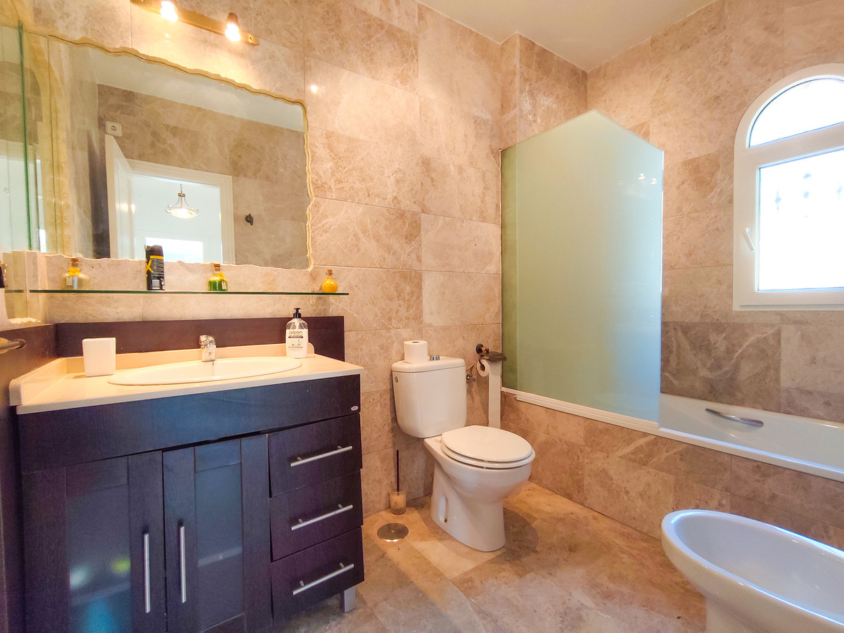 For sale - 3 Bedroom 2 Bathroom House - Detached Villa in Orihuela - Villamartin  - Alicante