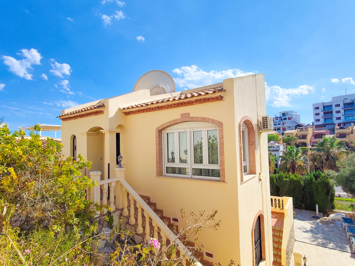 For sale - 3 Bedroom 2 Bathroom House - Detached Villa in Orihuela - Villamartin  - Alicante