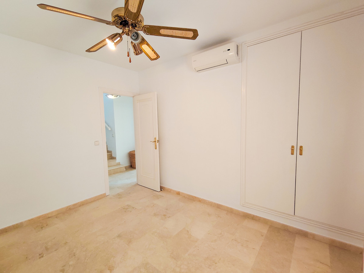 For sale - 3 Bedroom 2 Bathroom House - Detached Villa in Orihuela - Villamartin  - Alicante