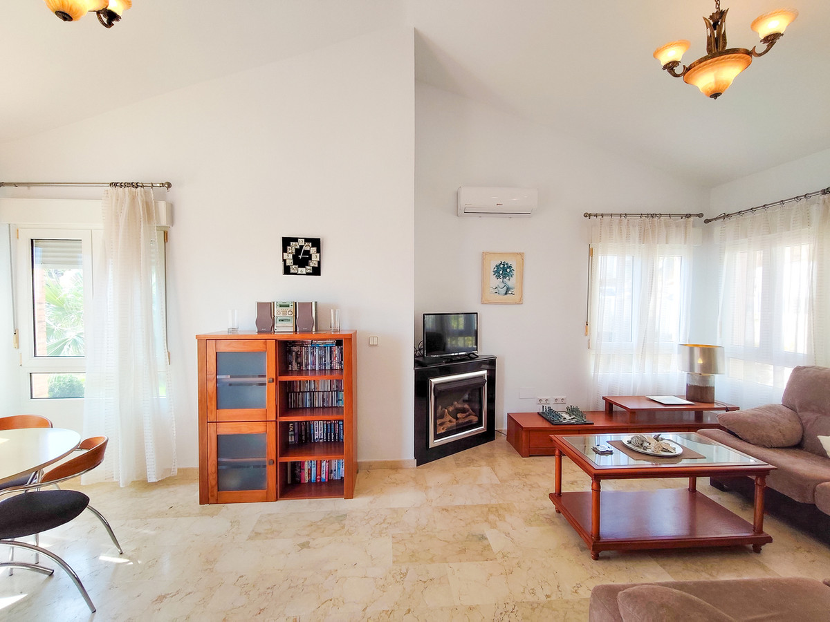 For sale - 3 Bedroom 2 Bathroom House - Detached Villa in Orihuela - Villamartin  - Alicante