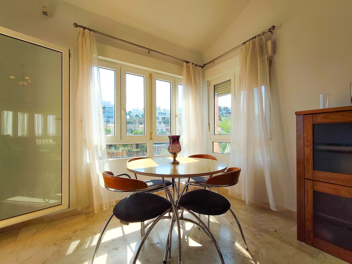 For sale - 3 Bedroom 2 Bathroom House - Detached Villa in Orihuela - Villamartin  - Alicante