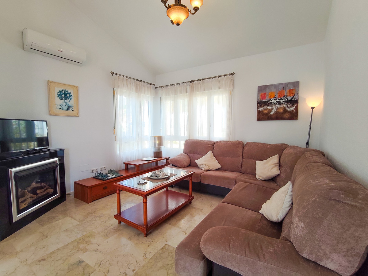 For sale - 3 Bedroom 2 Bathroom House - Detached Villa in Orihuela - Villamartin  - Alicante