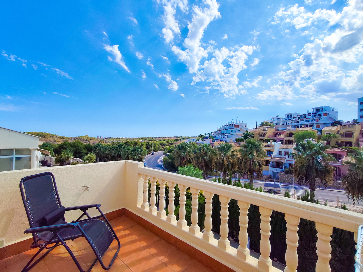 For sale - 3 Bedroom 2 Bathroom House - Detached Villa in Orihuela - Villamartin  - Alicante