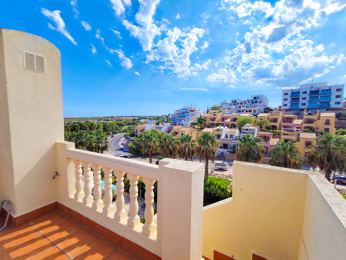 For sale - 3 Bedroom 2 Bathroom House - Detached Villa in Orihuela - Villamartin  - Alicante