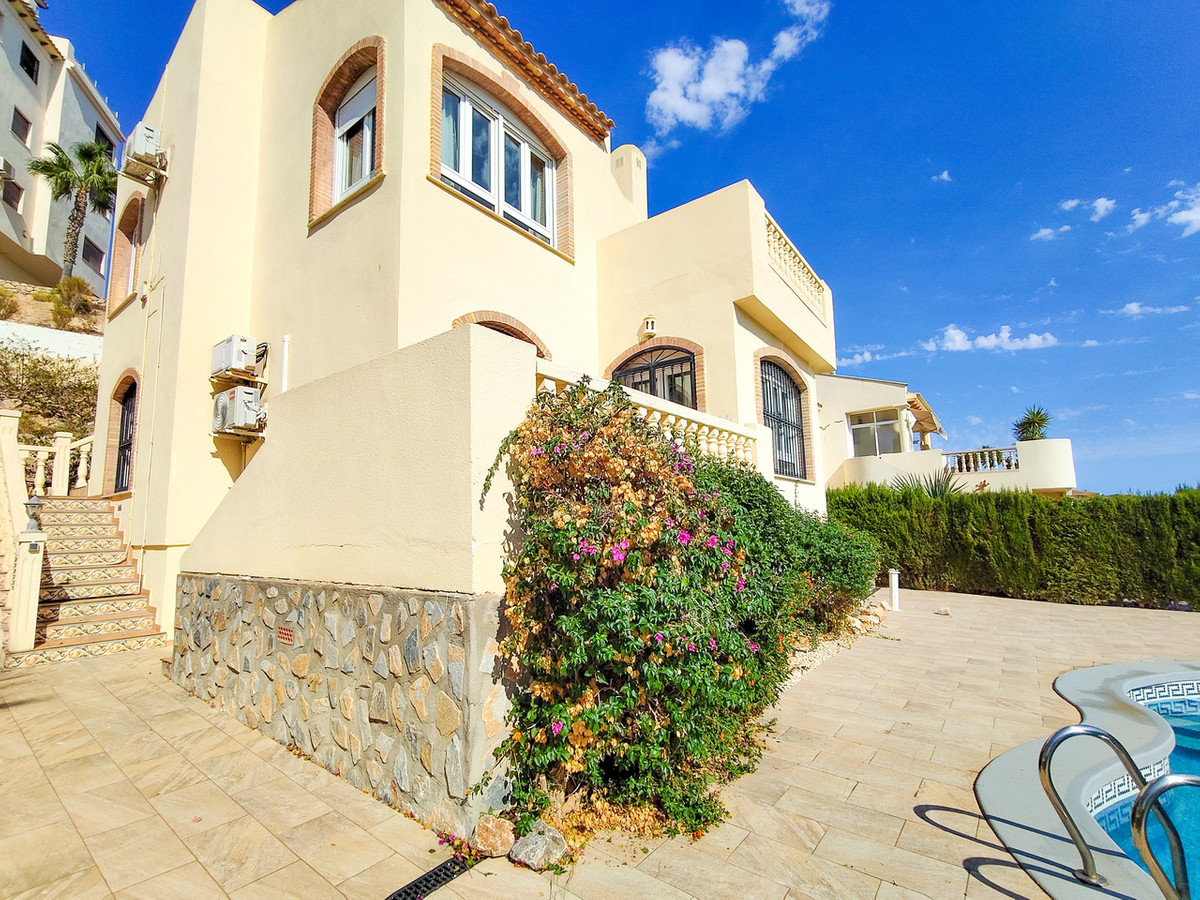 For sale - 3 Bedroom 2 Bathroom House - Detached Villa in Orihuela - Villamartin  - Alicante