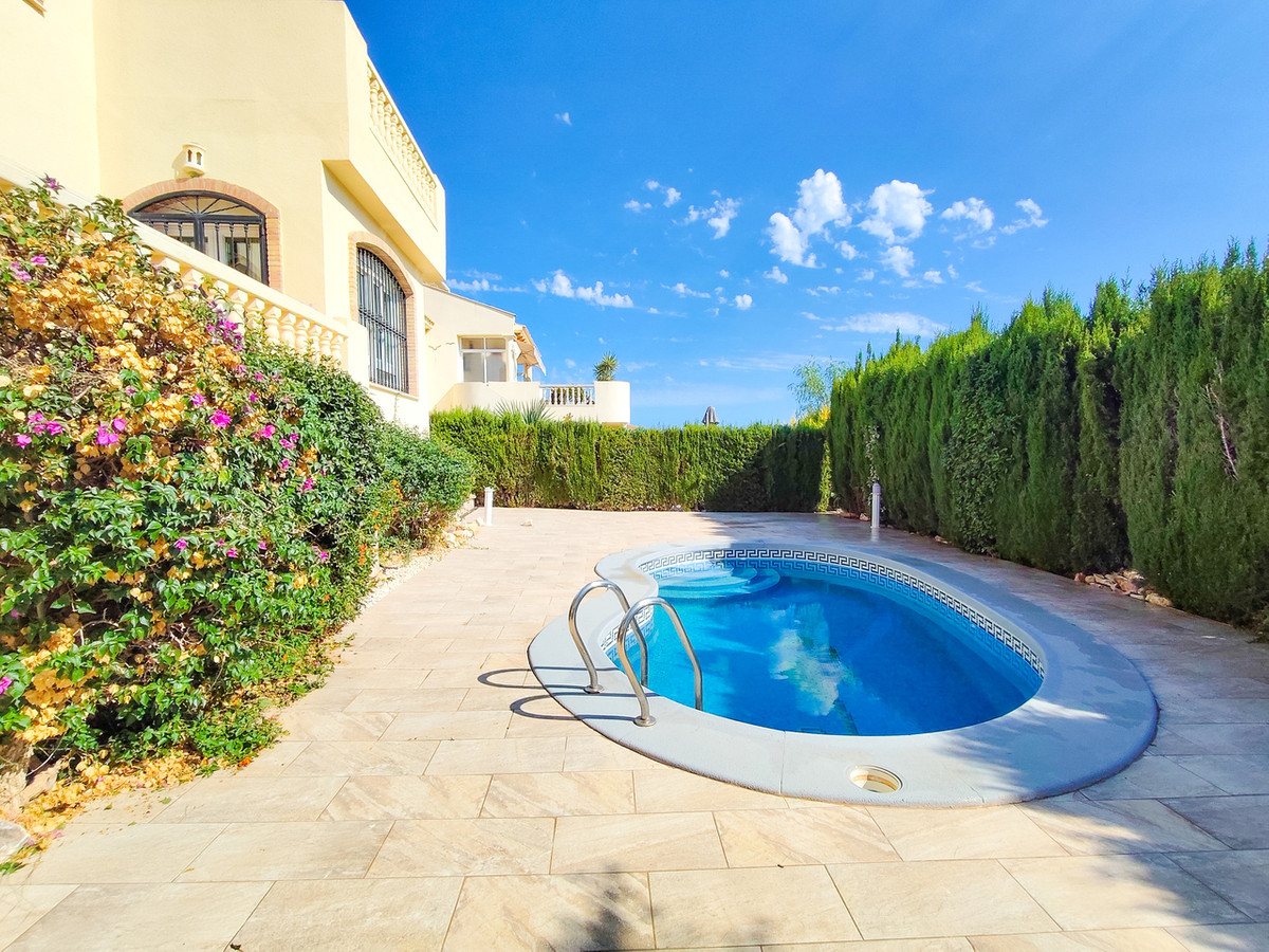For sale - 3 Bedroom 2 Bathroom House - Detached Villa in Orihuela - Villamartin  - Alicante