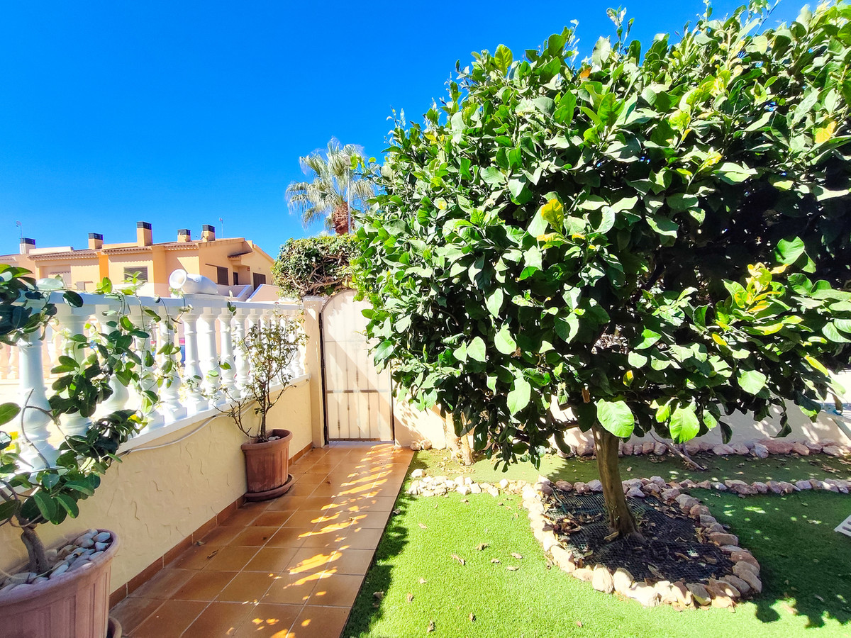 For sale - 2 Bedroom 2 Bathroom Apartment - Ground Floor Apartment in Orihuela - Cabo Roig  - Alicante