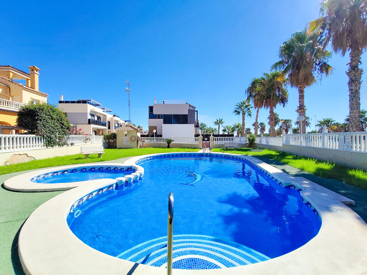 For sale - 2 Bedroom 2 Bathroom Apartment - Ground Floor Apartment in Orihuela - Cabo Roig  - Alicante