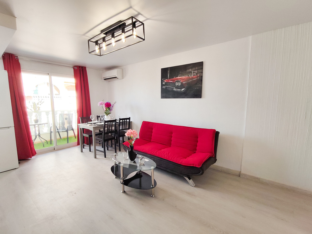 For sale - 3 Bedroom 2 Bathroom Apartment - Middle Floor Apartment in Torrevieja - Torrevieja Centro  - Alicante