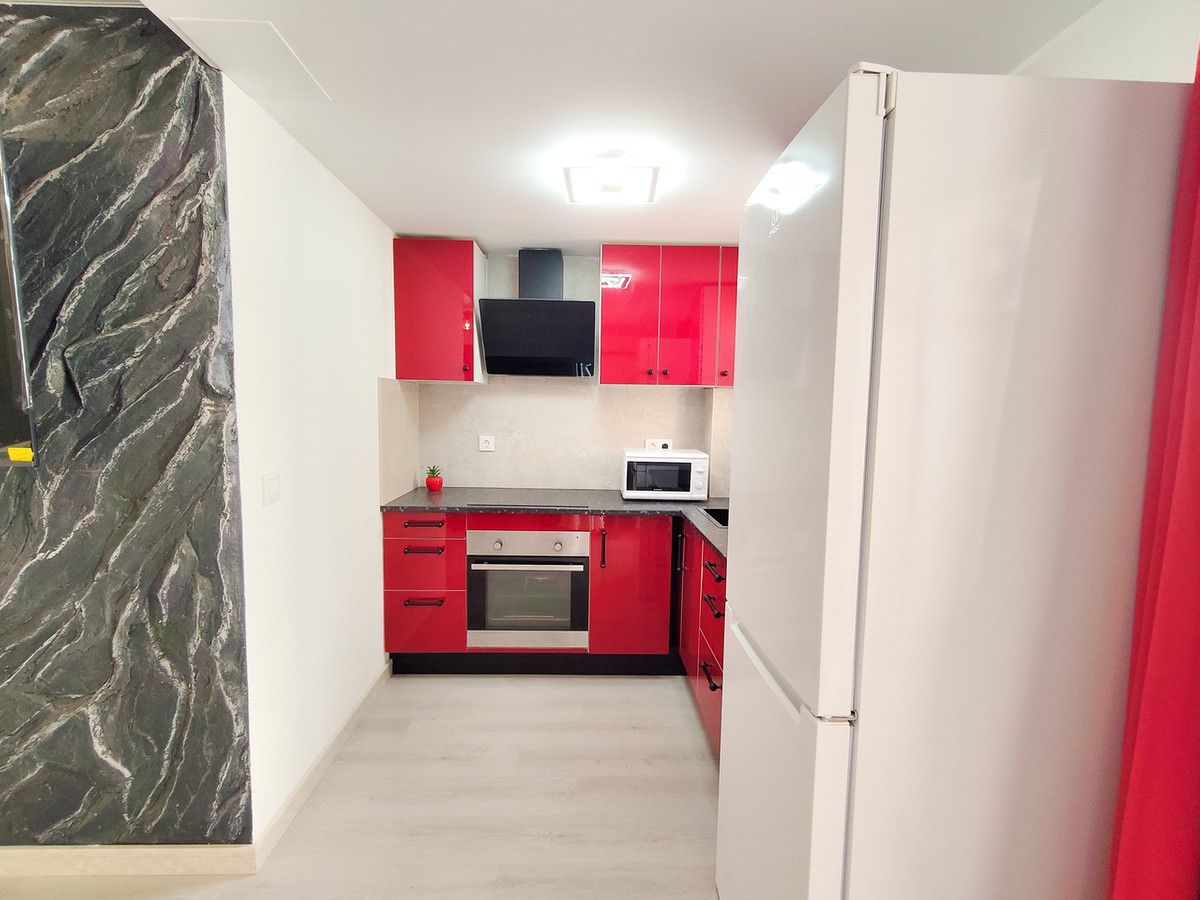 For sale - 3 Bedroom 2 Bathroom Apartment - Middle Floor Apartment in Torrevieja - Torrevieja Centro  - Alicante