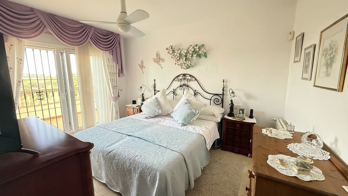 For sale - 5 Bedroom 4 Bathroom House - Detached Villa in Orihuela - Villamartin  - Alicante