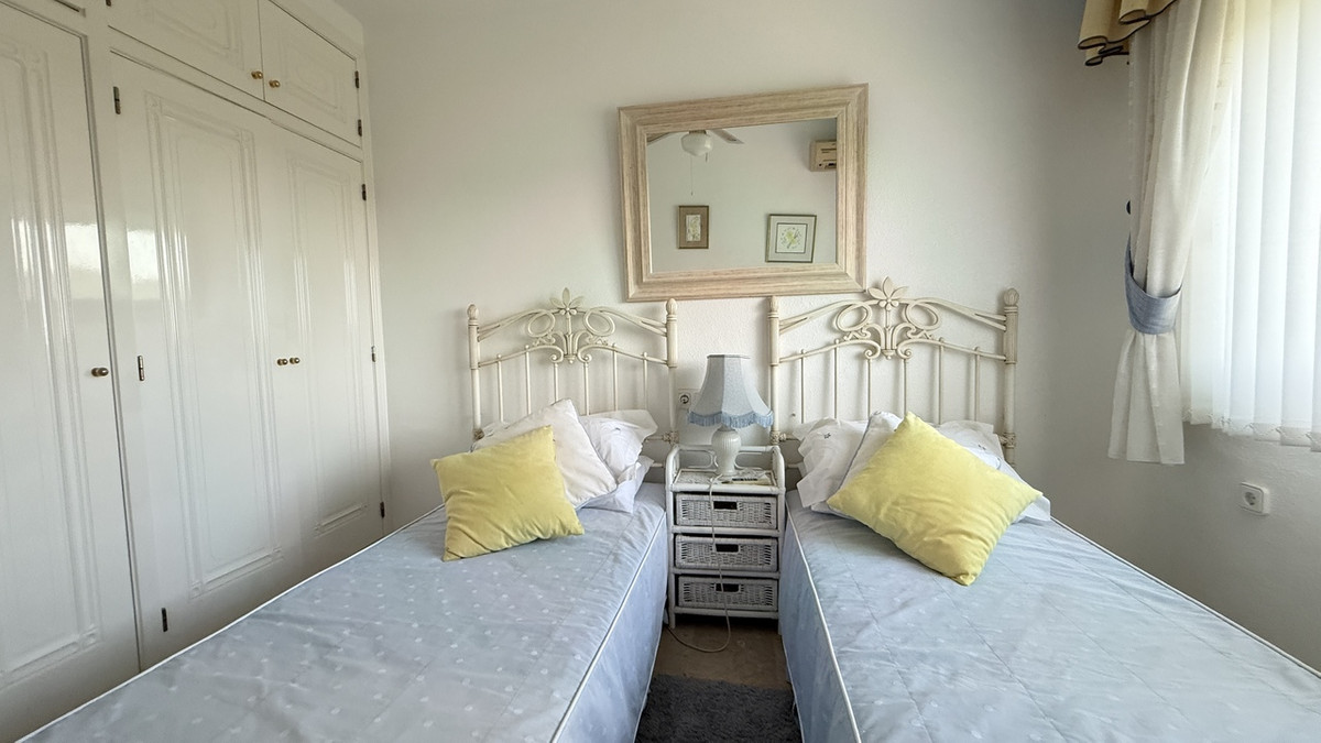 For sale - 5 Bedroom 4 Bathroom House - Detached Villa in Orihuela - Villamartin  - Alicante
