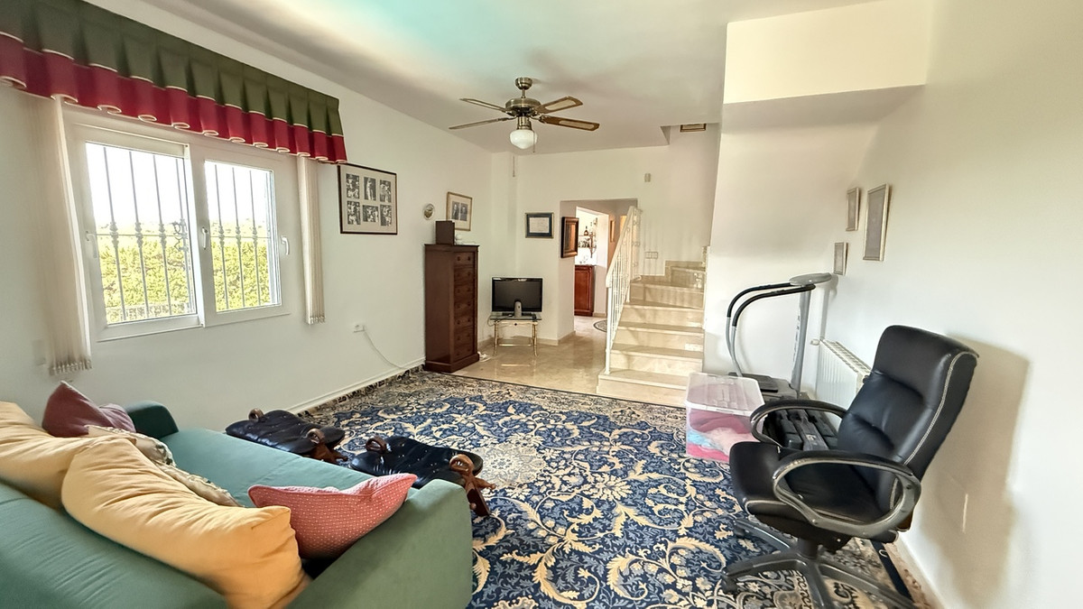 For sale - 5 Bedroom 4 Bathroom House - Detached Villa in Orihuela - Villamartin  - Alicante