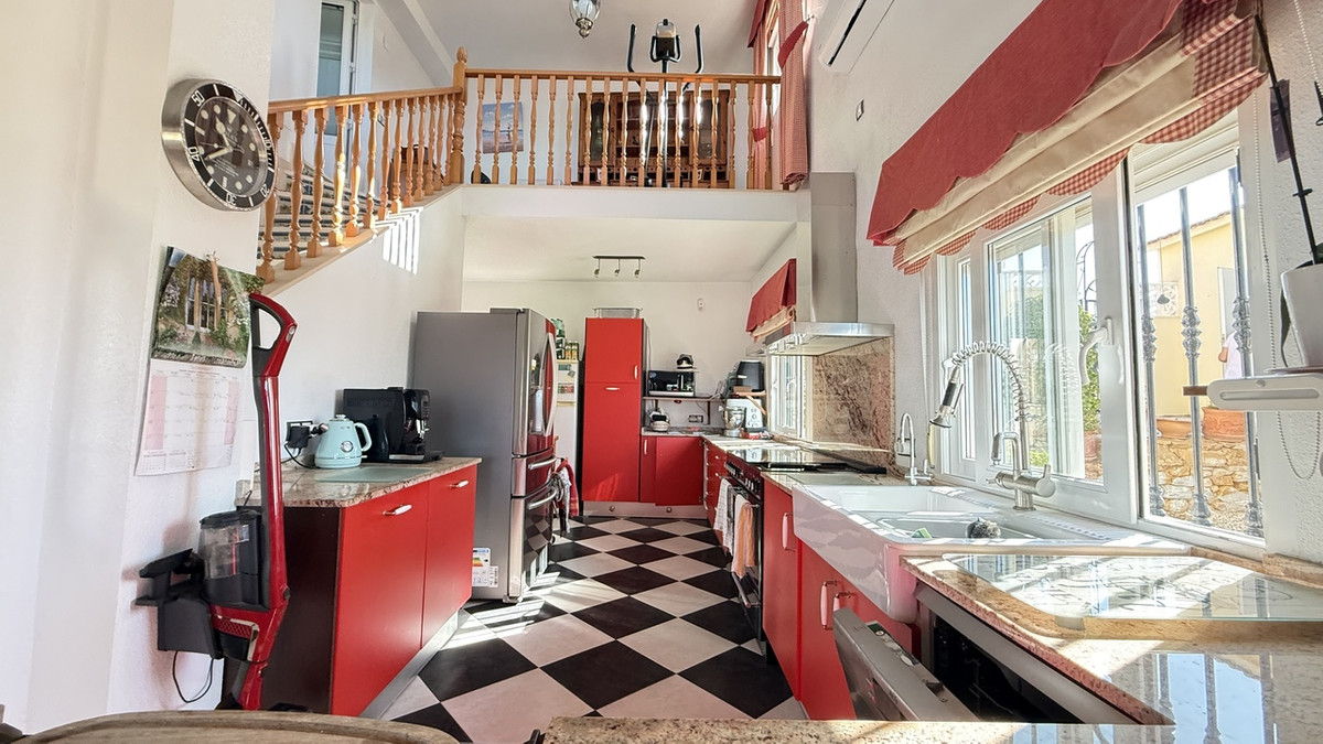 For sale - 5 Bedroom 4 Bathroom House - Detached Villa in Orihuela - Villamartin  - Alicante