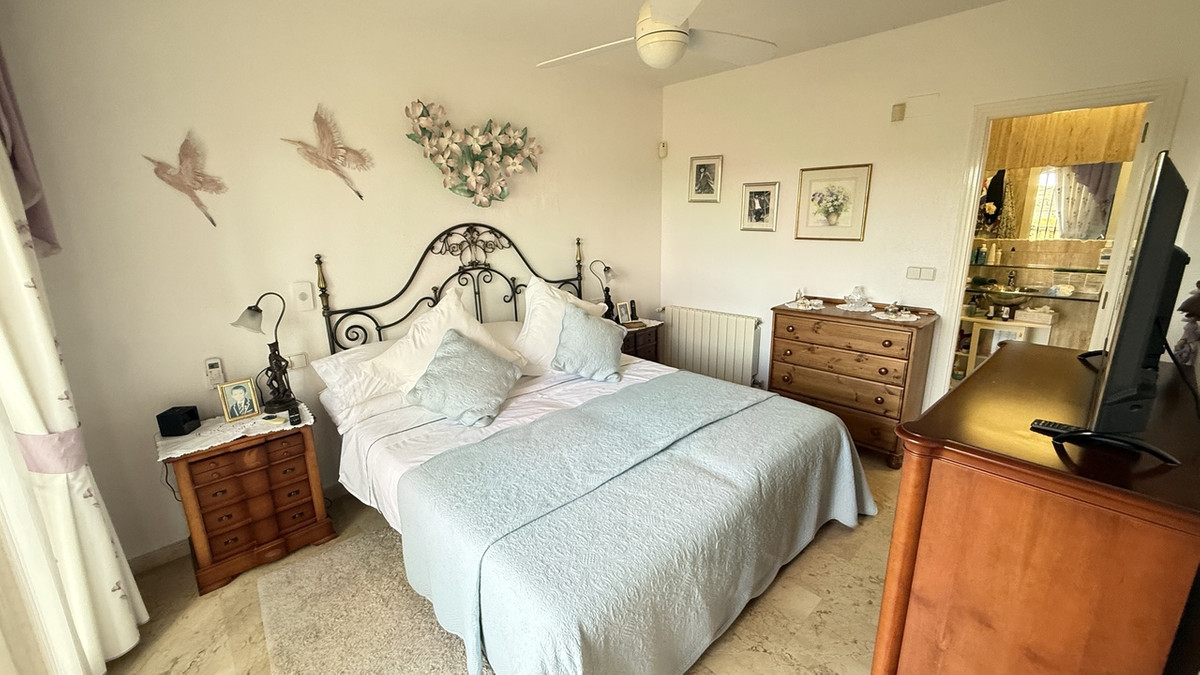 For sale - 5 Bedroom 4 Bathroom House - Detached Villa in Orihuela - Villamartin  - Alicante