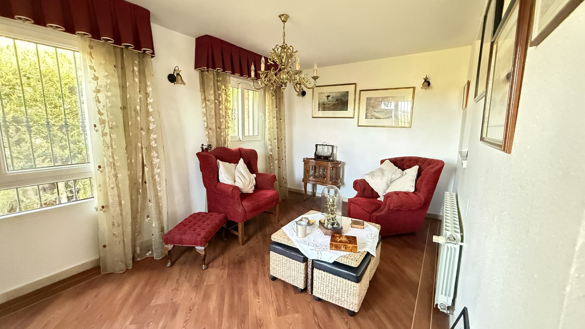 For sale - 5 Bedroom 4 Bathroom House - Detached Villa in Orihuela - Villamartin  - Alicante