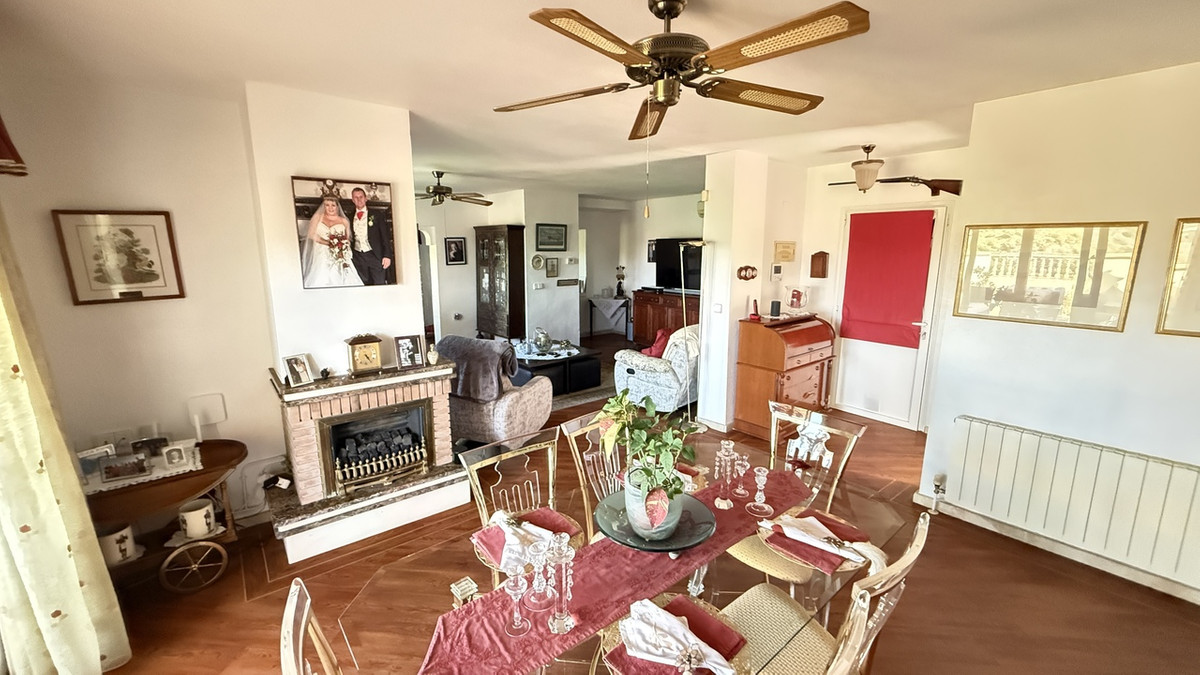 For sale - 5 Bedroom 4 Bathroom House - Detached Villa in Orihuela - Villamartin  - Alicante