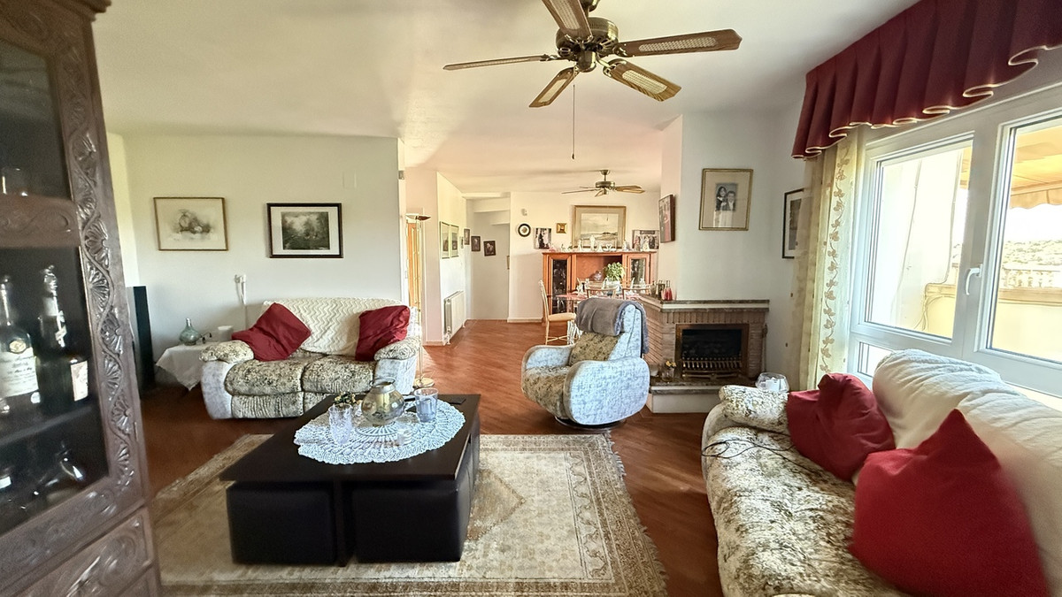 For sale - 5 Bedroom 4 Bathroom House - Detached Villa in Orihuela - Villamartin  - Alicante