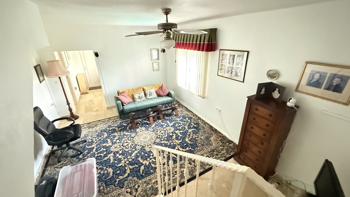 For sale - 5 Bedroom 4 Bathroom House - Detached Villa in Orihuela - Villamartin  - Alicante