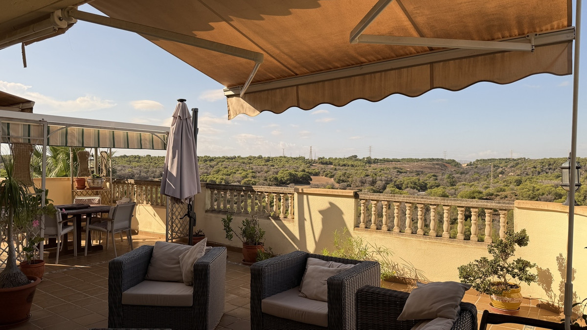 For sale - 5 Bedroom 4 Bathroom House - Detached Villa in Orihuela - Villamartin  - Alicante