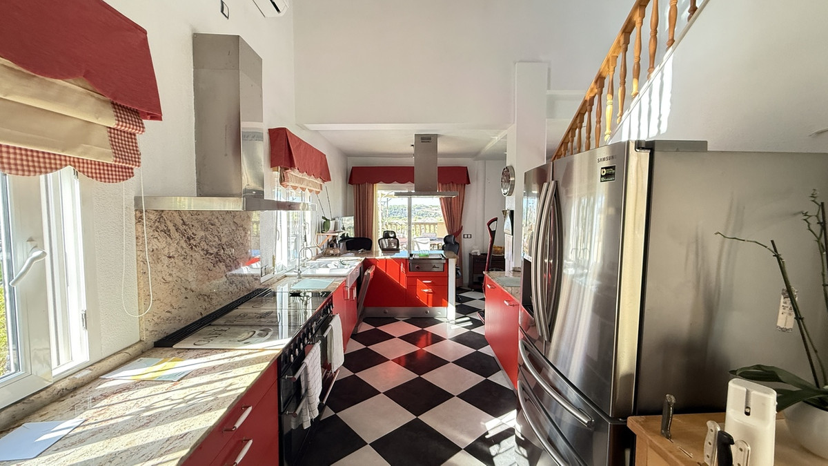 For sale - 5 Bedroom 4 Bathroom House - Detached Villa in Orihuela - Villamartin  - Alicante