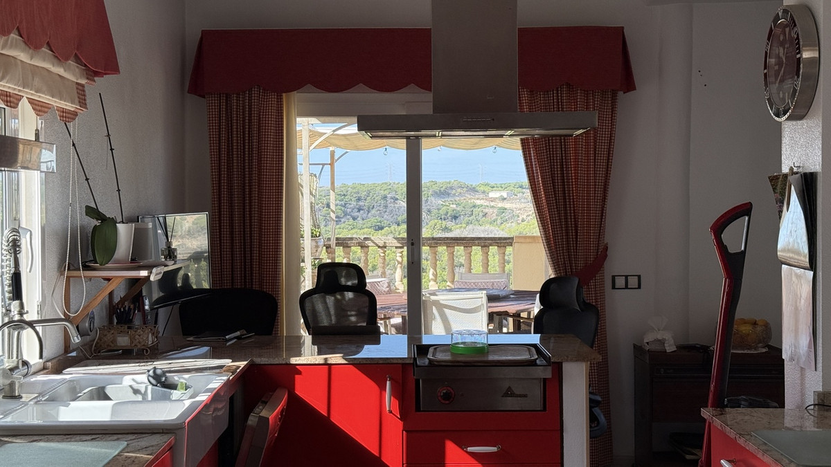 For sale - 5 Bedroom 4 Bathroom House - Detached Villa in Orihuela - Villamartin  - Alicante