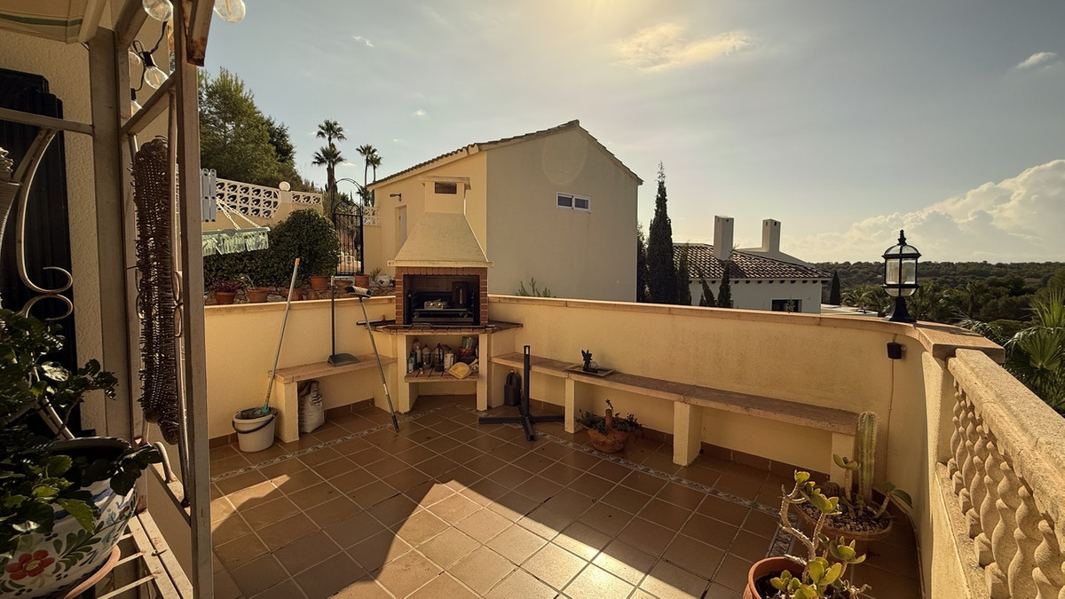 For sale - 5 Bedroom 4 Bathroom House - Detached Villa in Orihuela - Villamartin  - Alicante
