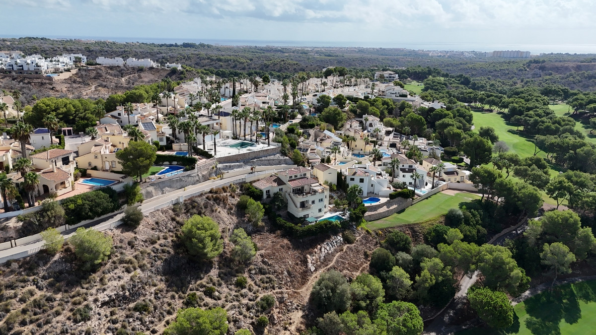 For sale - 5 Bedroom 4 Bathroom House - Detached Villa in Orihuela - Villamartin  - Alicante