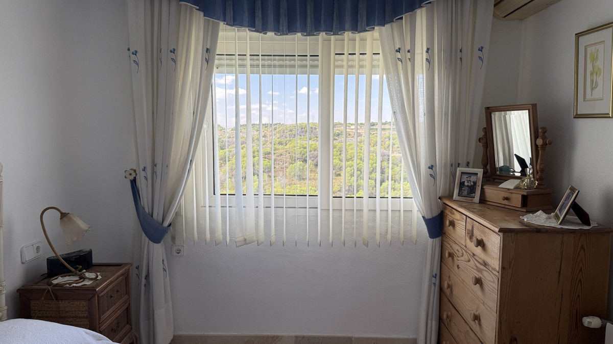 For sale - 5 Bedroom 4 Bathroom House - Detached Villa in Orihuela - Villamartin  - Alicante