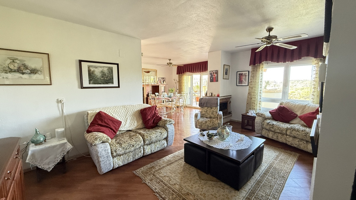For sale - 5 Bedroom 4 Bathroom House - Detached Villa in Orihuela - Villamartin  - Alicante