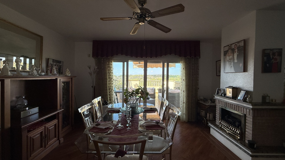 For sale - 5 Bedroom 4 Bathroom House - Detached Villa in Orihuela - Villamartin  - Alicante