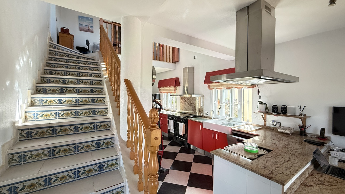 For sale - 5 Bedroom 4 Bathroom House - Detached Villa in Orihuela - Villamartin  - Alicante