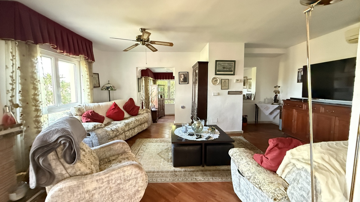 For sale - 5 Bedroom 4 Bathroom House - Detached Villa in Orihuela - Villamartin  - Alicante