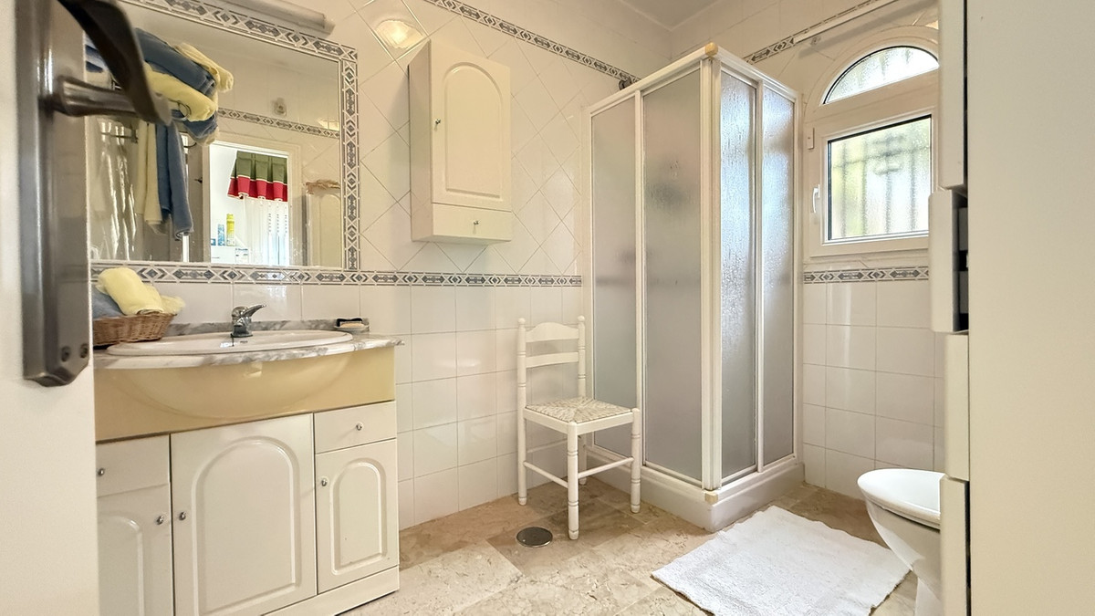 For sale - 5 Bedroom 4 Bathroom House - Detached Villa in Orihuela - Villamartin  - Alicante