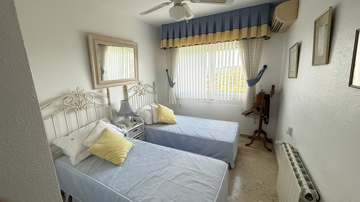 For sale - 5 Bedroom 4 Bathroom House - Detached Villa in Orihuela - Villamartin  - Alicante