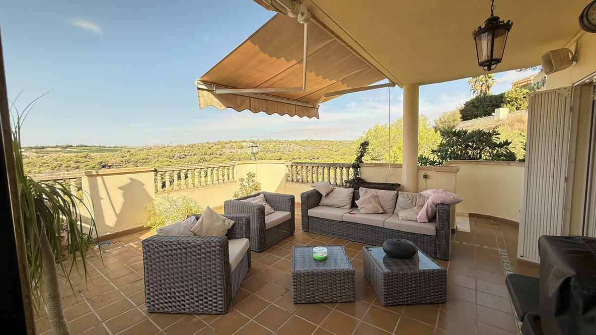 For sale - 5 Bedroom 4 Bathroom House - Detached Villa in Orihuela - Villamartin  - Alicante