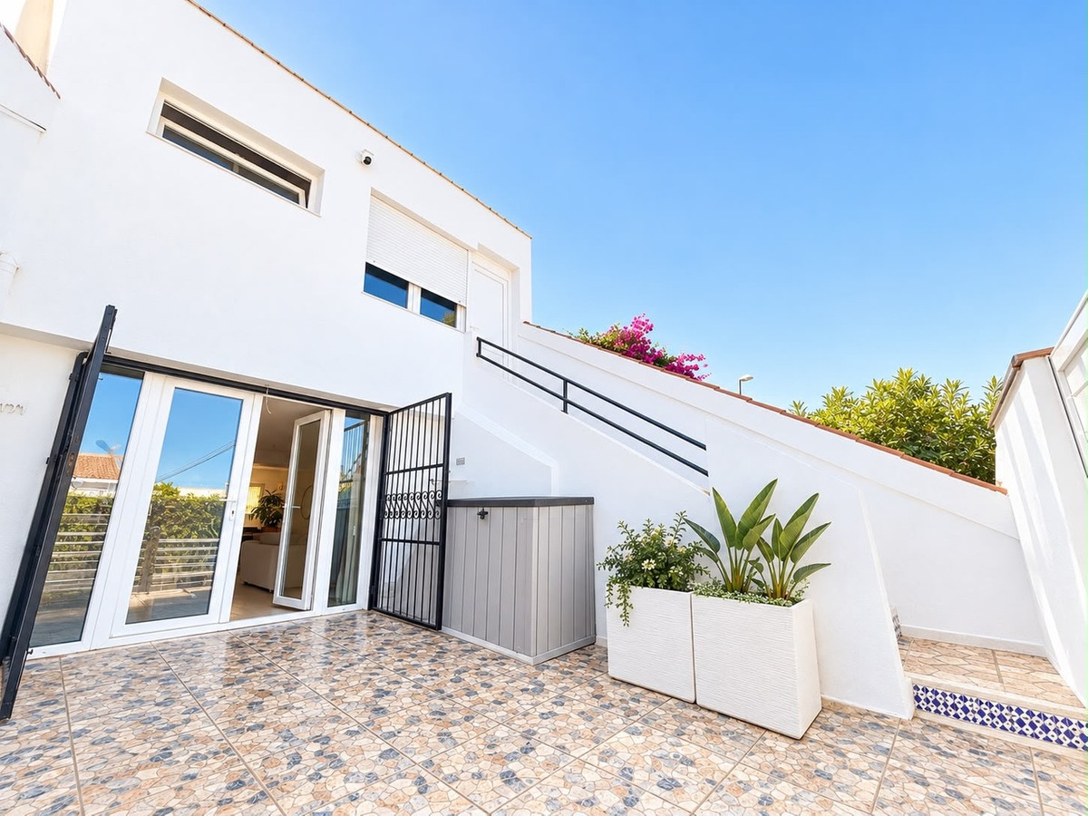 For sale - 3 Bedroom 2 Bathroom House - Townhouse in Orihuela - Los Balcones  - Alicante