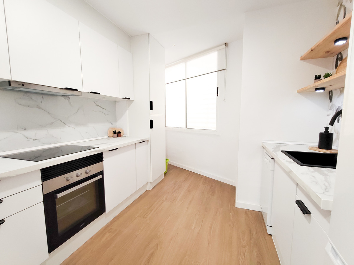 For sale - 3 Bedroom 2 Bathroom Apartment - Middle Floor Apartment in Orihuela - La Zenia  - Alicante