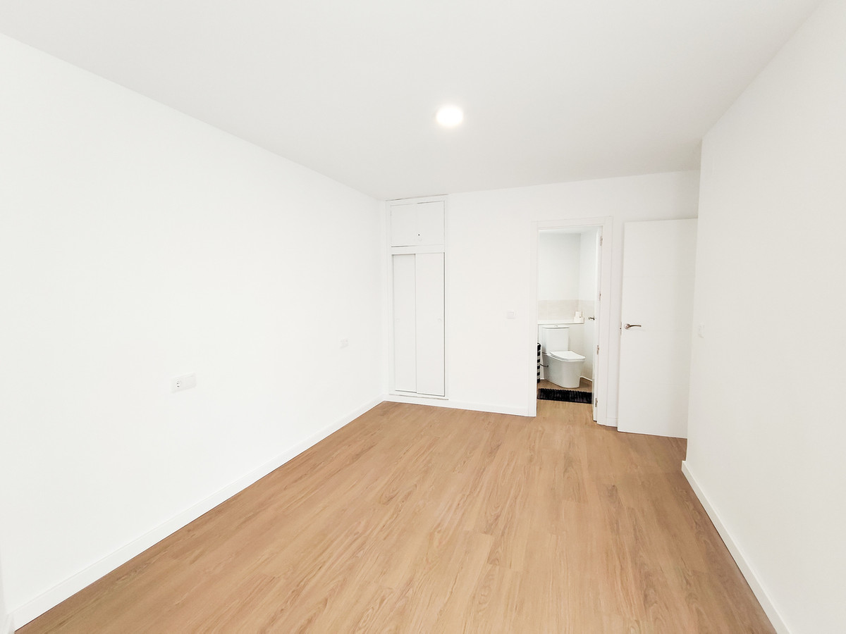 For sale - 3 Bedroom 2 Bathroom Apartment - Middle Floor Apartment in Orihuela - La Zenia  - Alicante