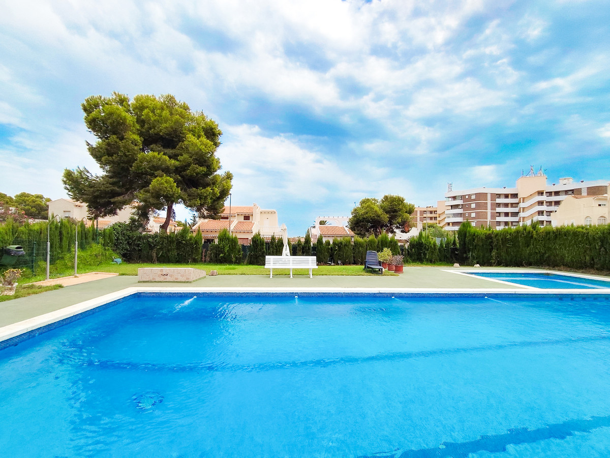 For sale - 3 Bedroom 2 Bathroom Apartment - Middle Floor Apartment in Orihuela - La Zenia  - Alicante