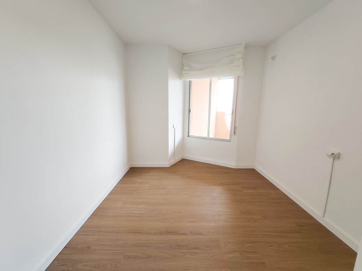 For sale - 3 Bedroom 2 Bathroom Apartment - Middle Floor Apartment in Orihuela - La Zenia  - Alicante